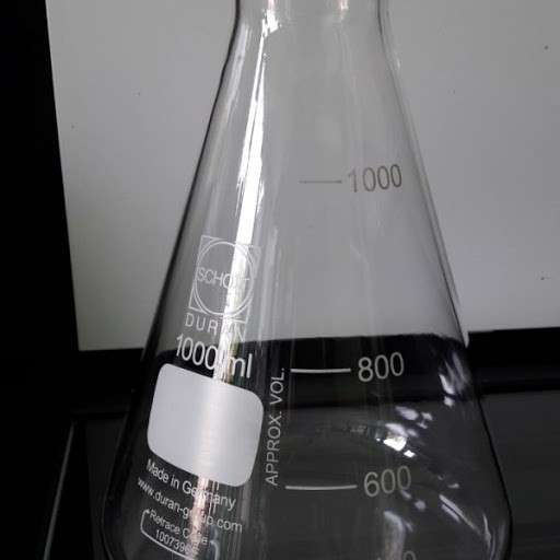 Bình tam giác có thiết kế vạch chia dễ đọc