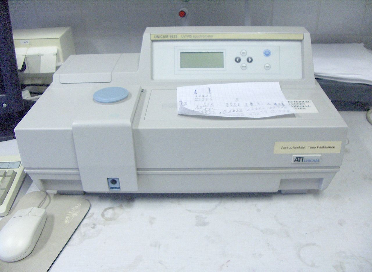 Máy quang phổ kế (Spectrophotometer)