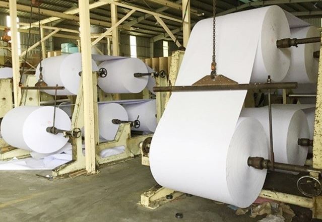 Natri sunfua đóng vai trò quan trọng trong ngành sản xuất giấy, bột giấy