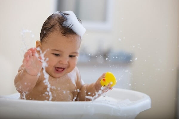 Các hóa chất gây hại cho bé trong dầu gội, sữa tắm