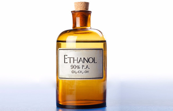 Cồn ethanol có mùi thơm dễ chịu và bay hơi nhanh