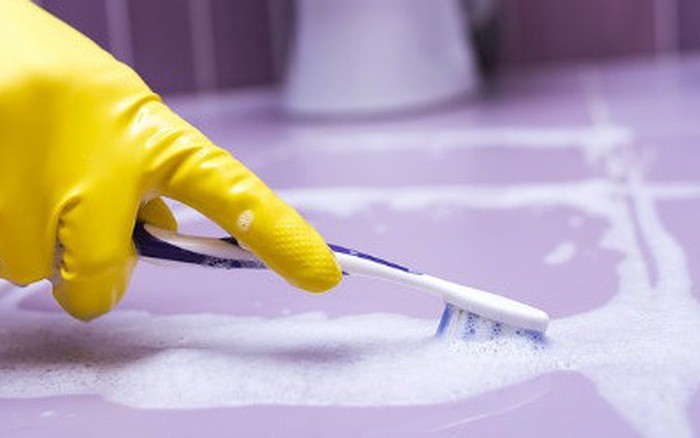 Sử dụng hóa chất tẩy rửa gạch sao cho an toàn, hiệu quả