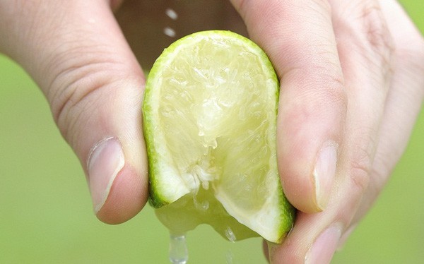 Thành phần limonene có trong chanh có công dụng làm sạch rất hiệu quả
