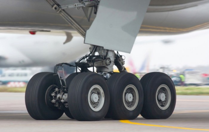 Lốp bánh máy bay được làm từ vật liệu composite