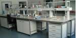 Hướng dẫn lựa chọn bàn thí nghiệm hóa sinh phù hợp nhất