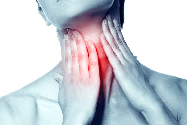 Hít phải andehit fomic trong thời gian ngắn có thể gây nóng trong cổ họng