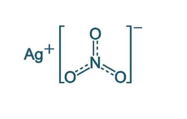 Bạc nitrat có công thức hóa học: AgNO3