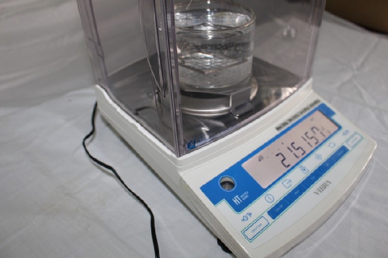 Cân tỷ trọng được dùng để đo tỷ trọng mẫu rắn, lỏng trong phòng thí nghiệm