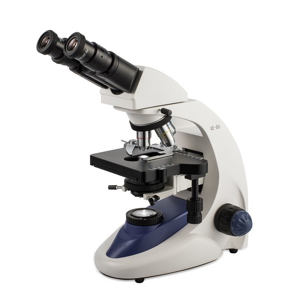 Kính hiển vi phân cực có cấu tạo như một chiếc kính hiển vi thông thường và thêm một vài bộ phận