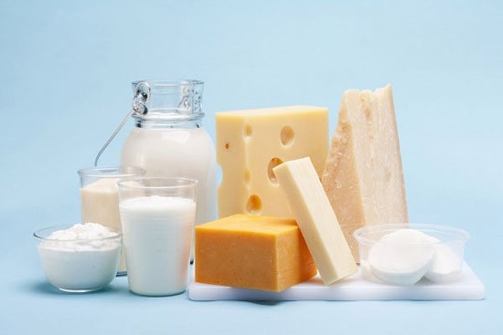 Ứng dụng ly tâm vào việc phân chia các thành phần sản phẩm, như tách bơ, sữa