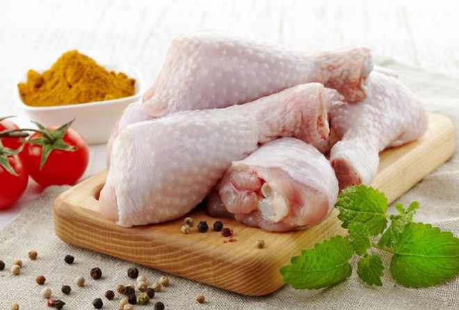 Trong 140g thịt gà sẽ chứa khoảng 300 mg photpho