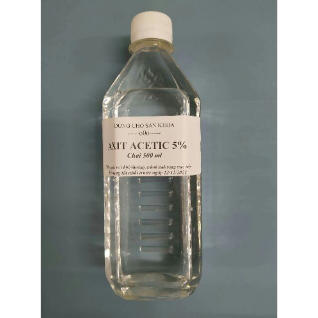 Axit axetic là một chất lỏng không màu, có vị chua và tan mạnh trong nước