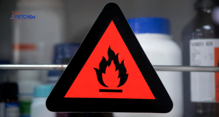 Hóa chất dễ cháy cần tránh xa nguồn nhiệt