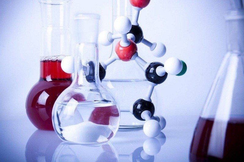 Phenylaxetilen là chất lỏng không màu
